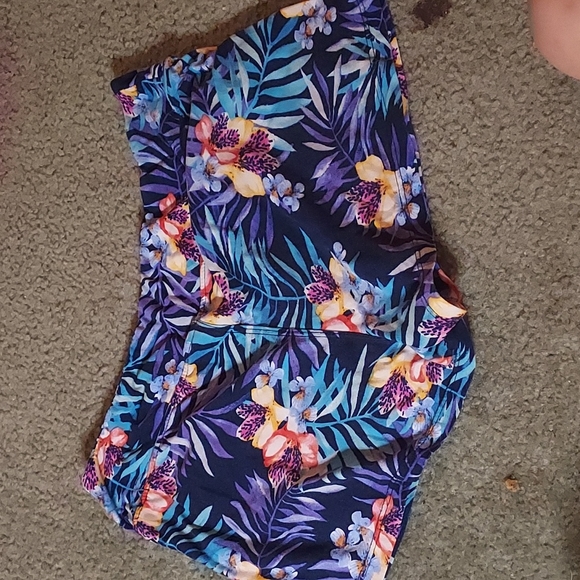 Shorts - Picture 1 of 4